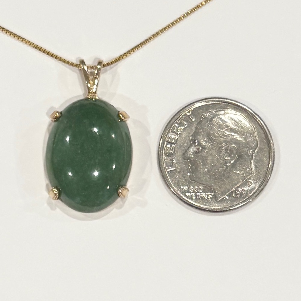 Vintage 14K Gold Jadeite Necklace - Elegant Oval Cabochon Pendant - Picture 12 of 14